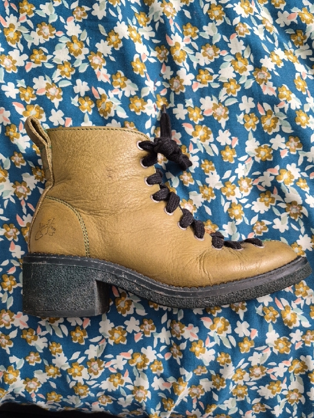 Fluevog Wanderers In Army Green. Leather Lace-Up Ankle Boots with Black Laces 7s - Picture 6 of 12